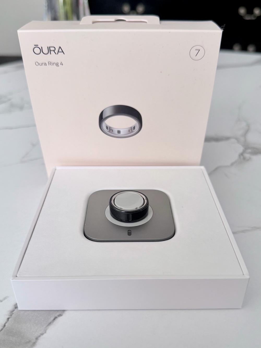 Oura Ring 4 Charging Dock, Cable and Ring — Black 7